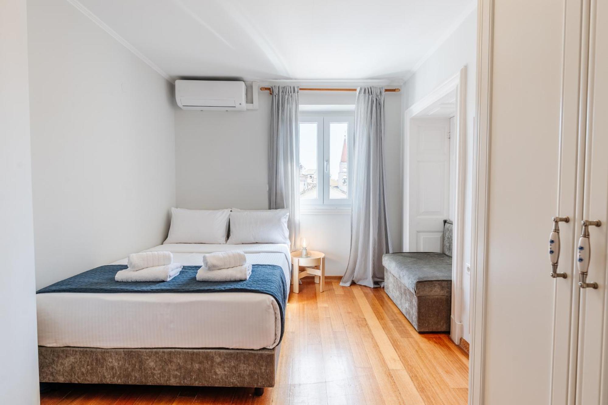 "San Giacomo Square Apt." In The Heart Of Old Town Corfu  Eksteriør bilde